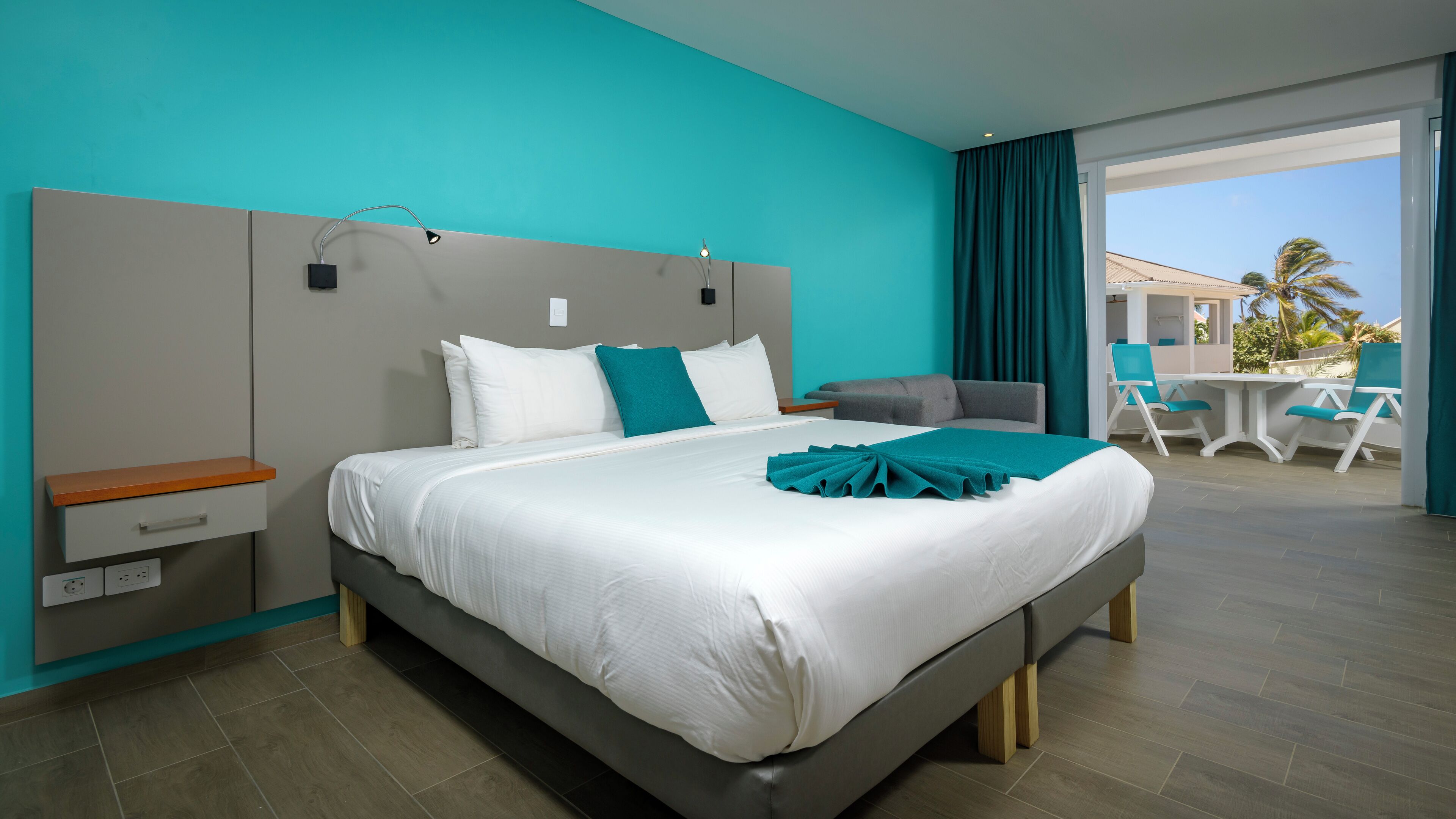 In-room safe, WiFi (free)