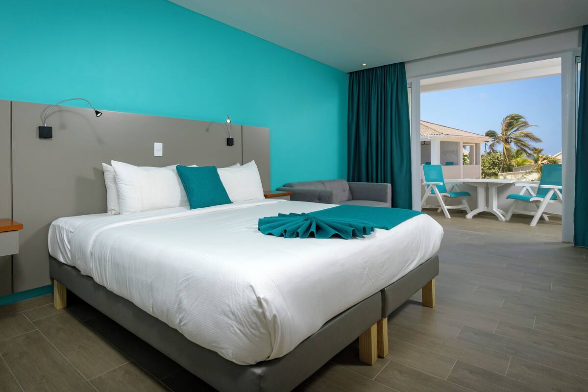 In-room safe, WiFi (free)