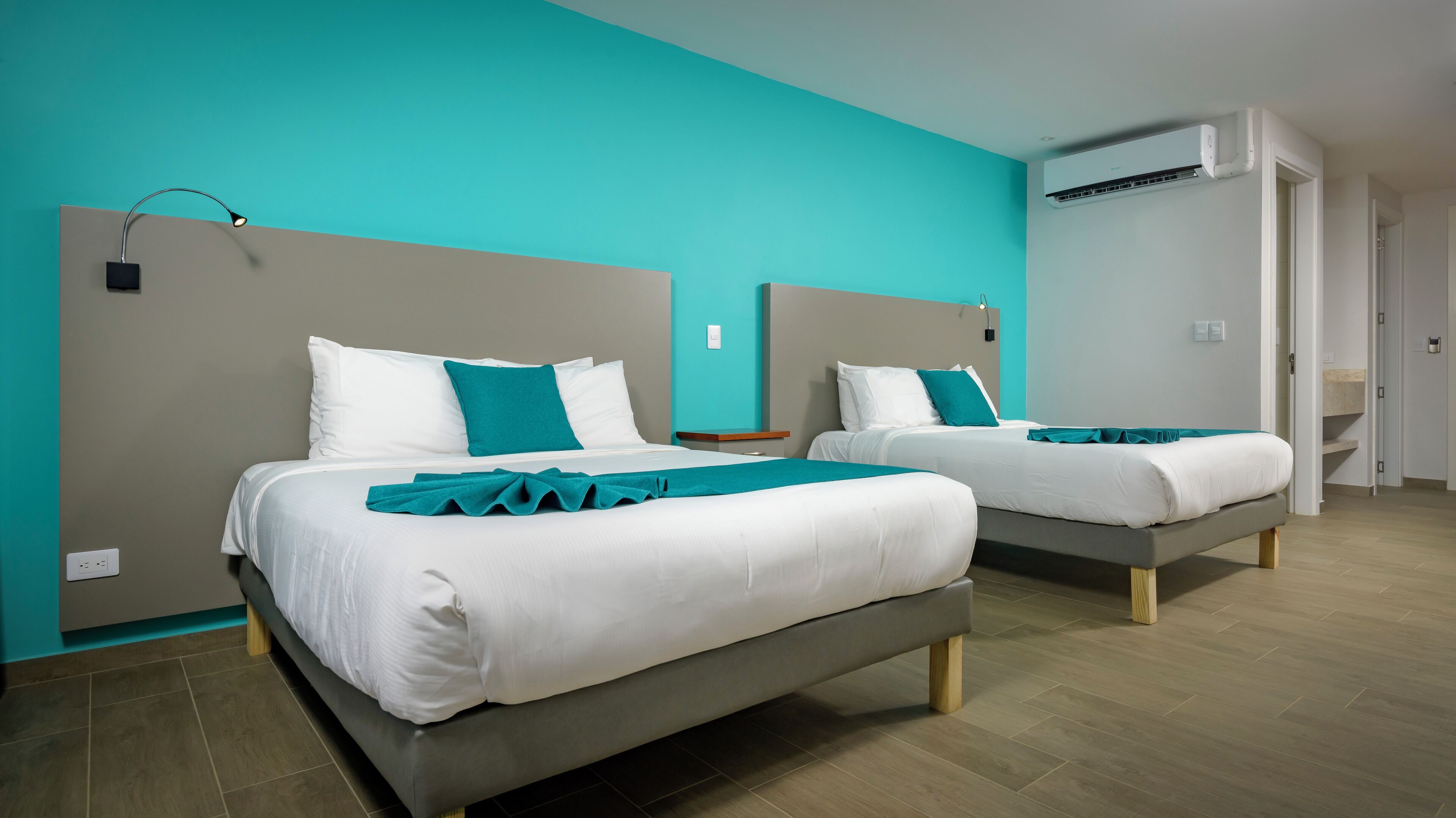 In-room safe, WiFi (free)