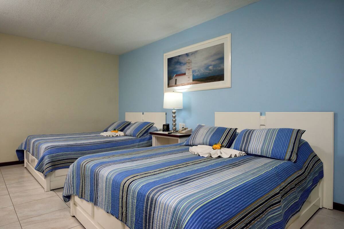In-room safe, WiFi (free)