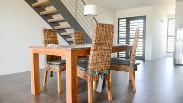 2 Bedroom Villa (Kas Bonnie) | In-room dining