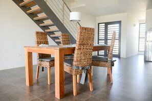 2 Bedroom Villa (Kas Bonnie) | Opções para refeição no quarto