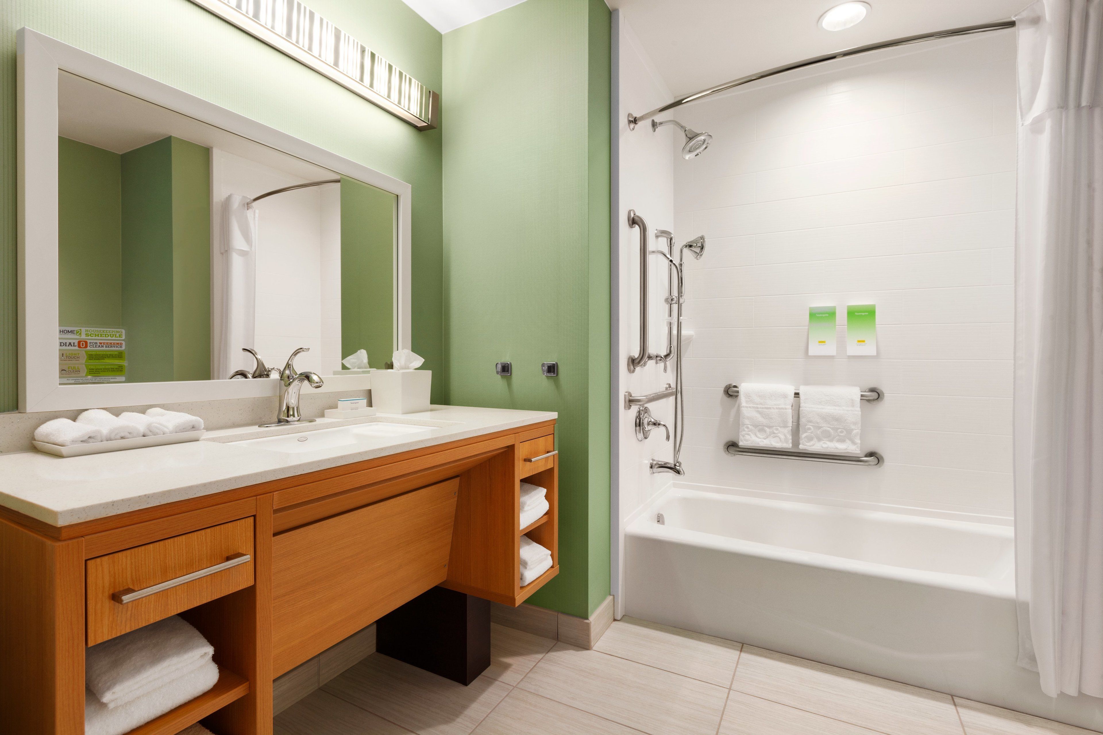 combined shower/bathtub, free toiletries, towels