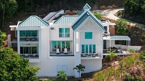 Property grounds - The Refuge (Brewers Bay)