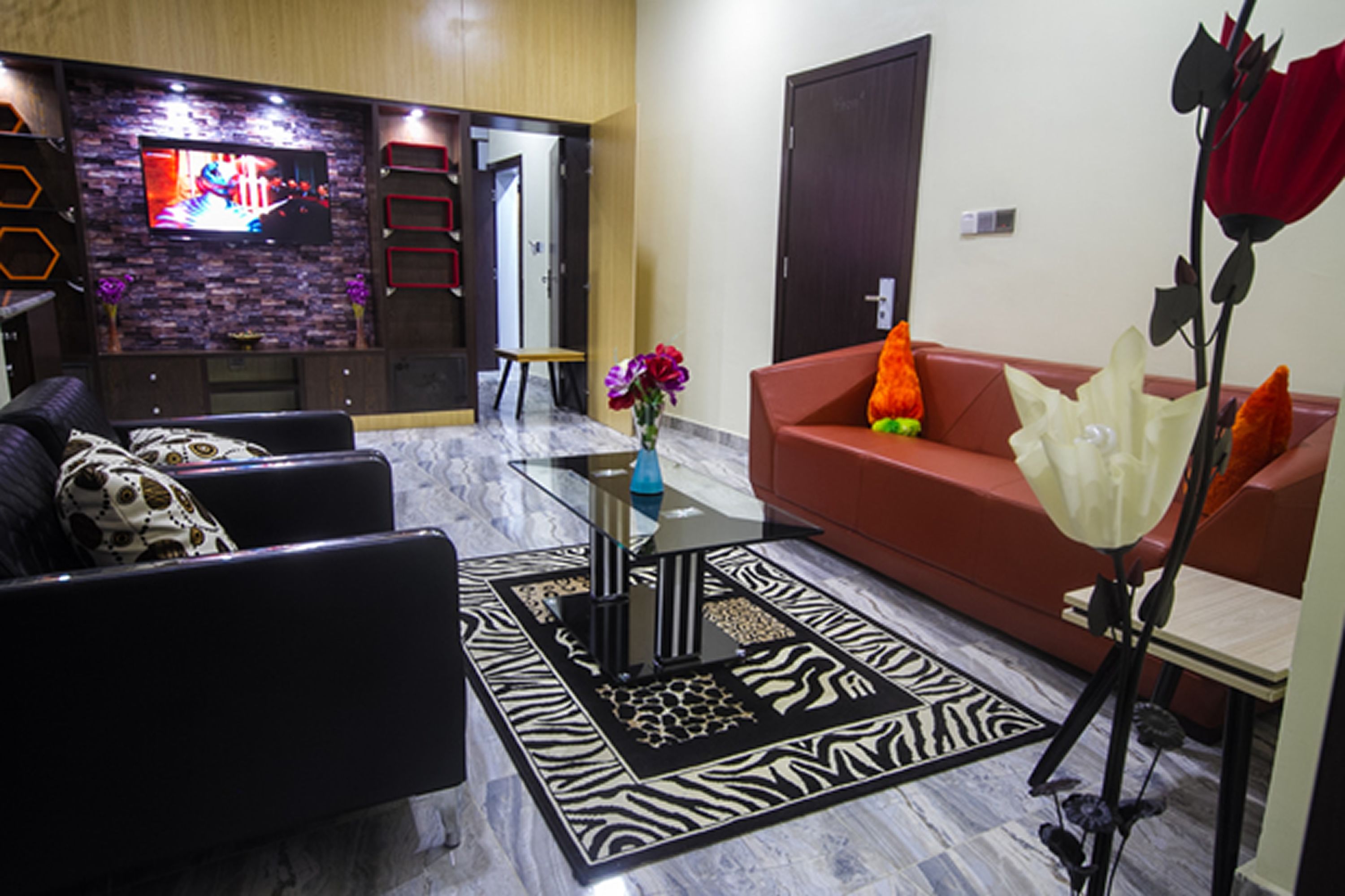 suite, 1 king bed | living area | 32-inch lcd tv with satellite channels, tv