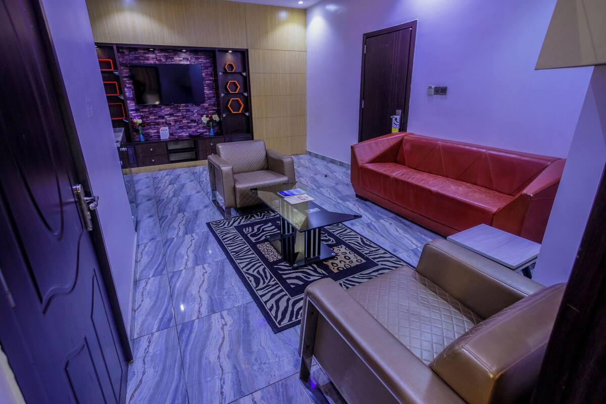 Suite, 1 Queen Bed | 1 bedroom, premium bedding, pillowtop beds, desk