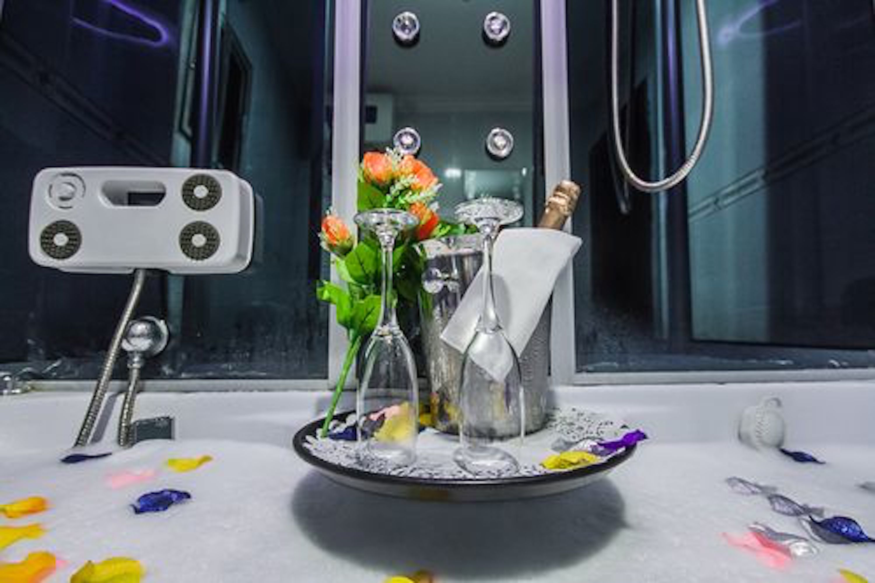 executive room | premium bedding, pillow-top beds, desk, free wifi