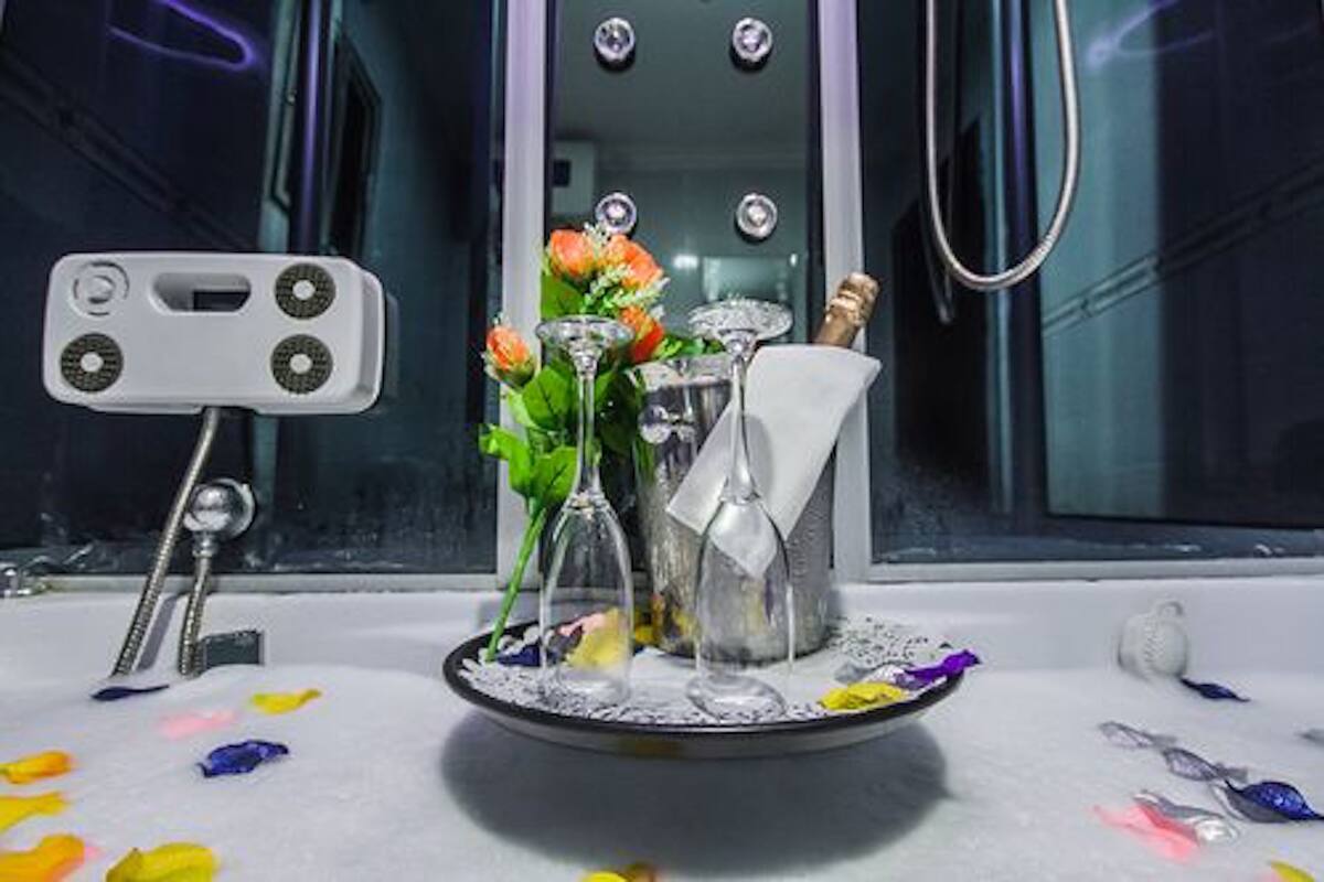 executive room | premium bedding, pillow-top beds, desk, free wifi