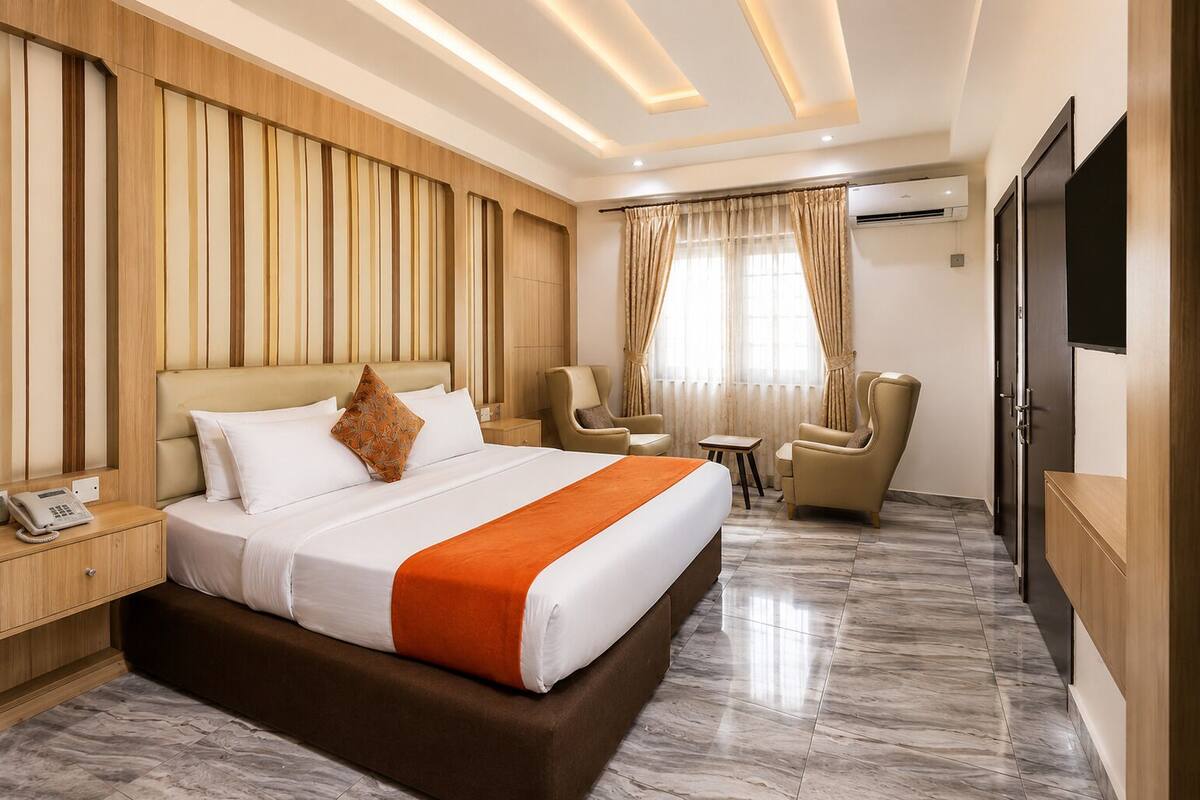 Suite, 1 cama de matrimonio grande | 1 dormitorio y ropa de cama de alta calidad