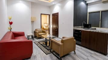 Suite, 1 King Bed | 1 bedroom, premium bedding, pillowtop beds, desk