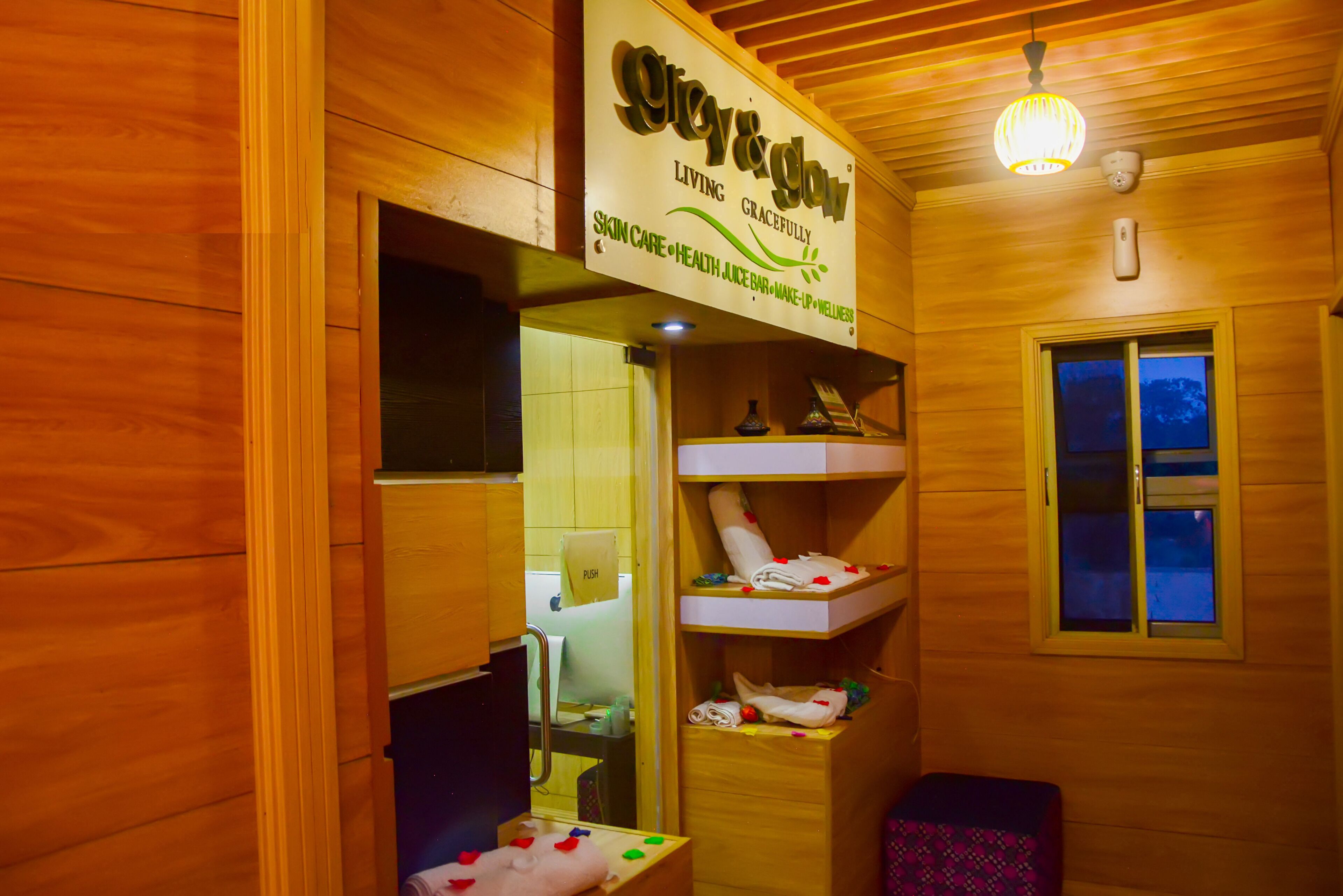 Couples treatment room(s), body treatments, hydrotherapy, aromatherapy