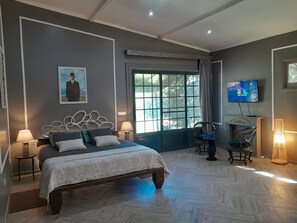 Traditional-Haus, 1 Schlafzimmer | 1 Schlafzimmer, hochwertige Bettwaren, Betten mit Memory-Foam-Matratzen