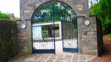 Villa Premium, 1 très grand lit, vue jardin | Entrée de l’hébergement