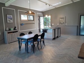 Traditional House, 1 Bedroom | In-room dining - Gala Da Vittoria (Ponta Delgada)