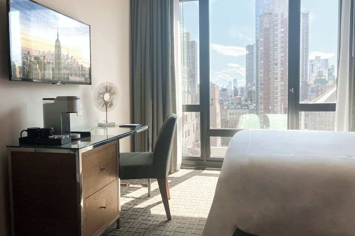 1 bedroom, premium bedding, in-room safe, desk