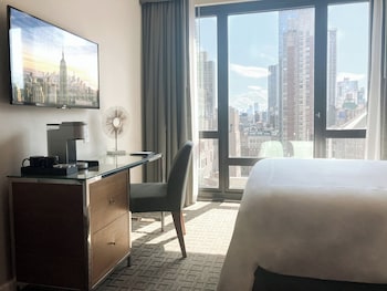 1 bedroom, premium bedding, in-room safe, desk at Executive Hotel Le Soleil New York
