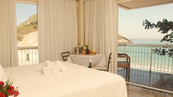 Panorama-Zimmer, Balkon, Strandblick | Allergikerbettwaren, Minibar, Zimmersafe, individuell dekoriert