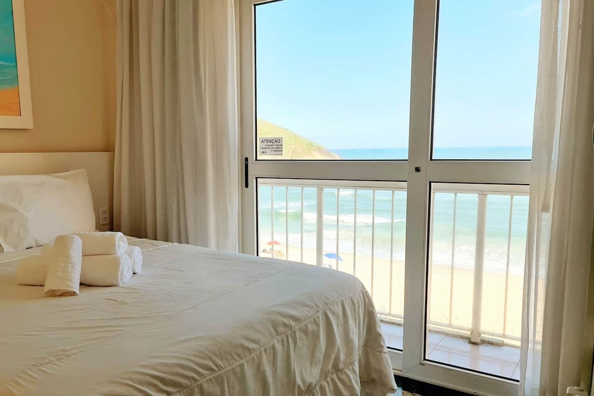 Standardrum - balkong - utsikt mot stranden | 1 sovrum, allergitestade sÀngklÀder och minibar