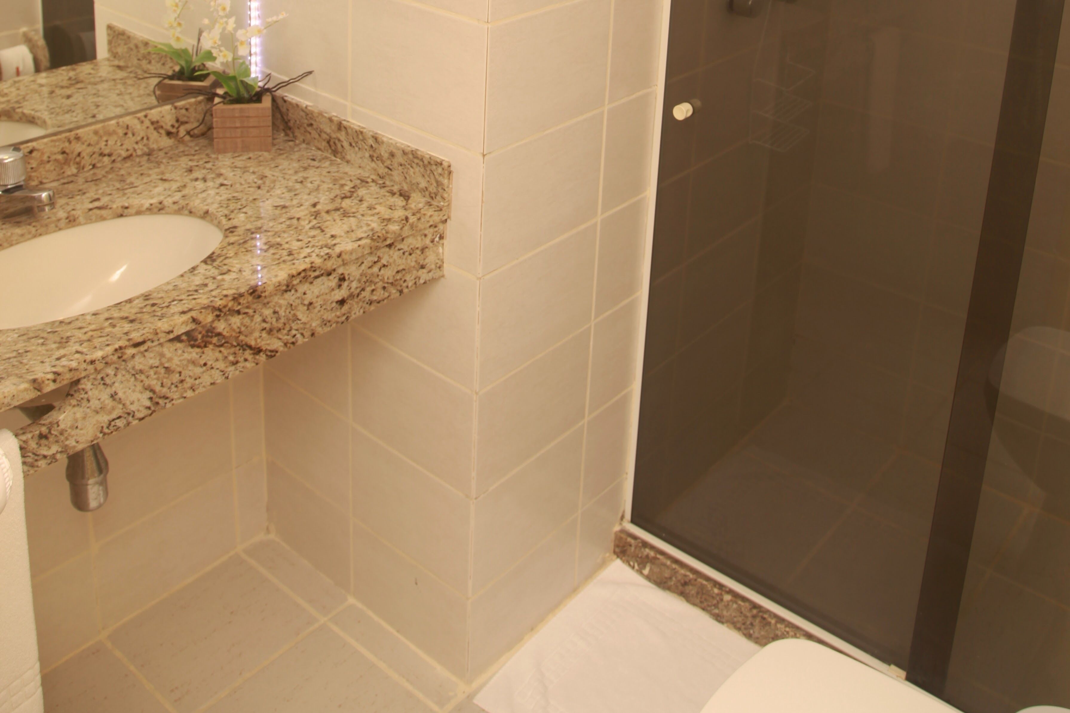 standard room, 2 single beds, balcony, partial sea view | bathroom | shower, free toiletries, towels