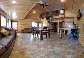2 bedrooms, premium bedding, pillowtop beds, free WiFi - Edge-O-Dells Resort - 21 and Older (Wisconsin Dells)