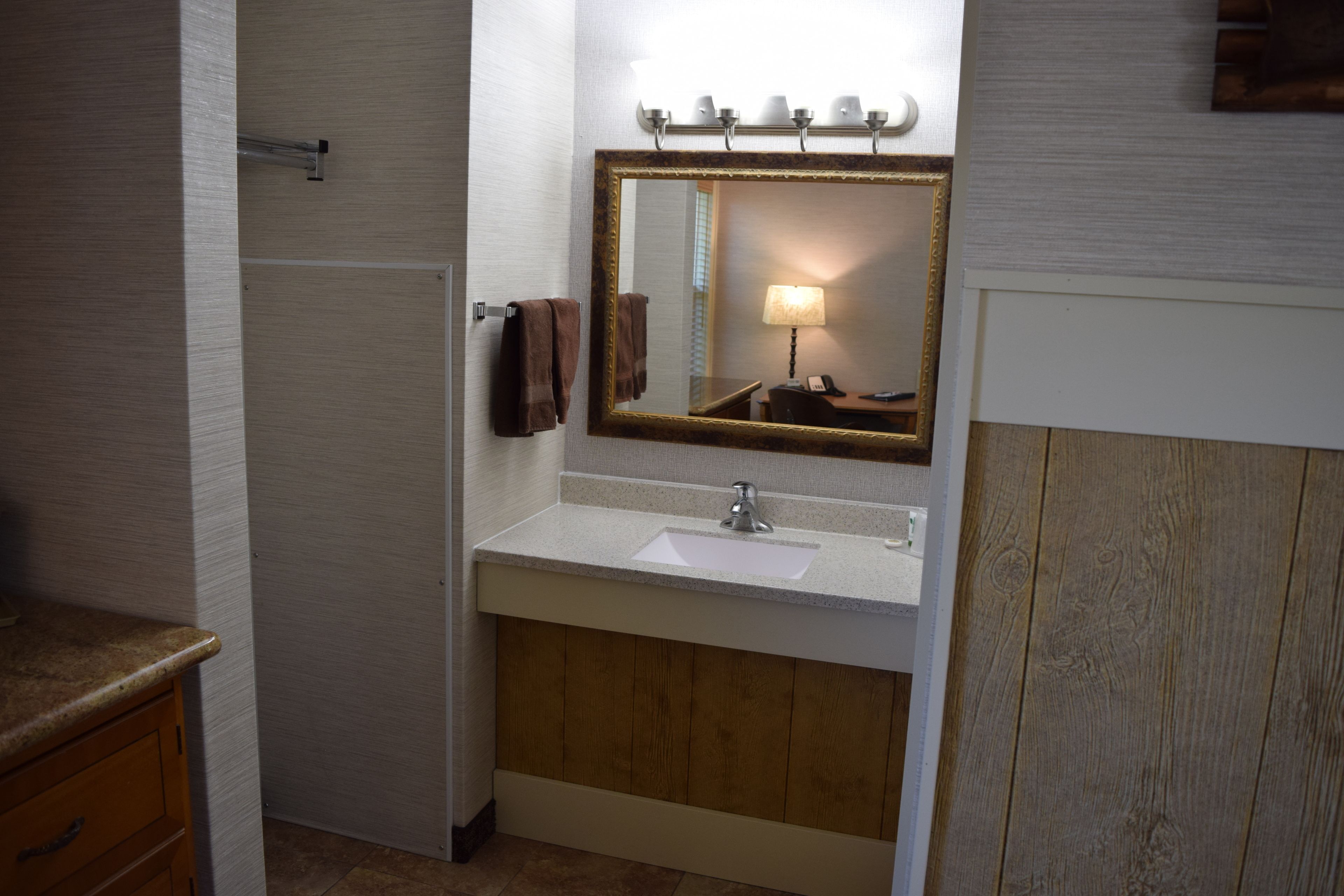 double room | bathroom | combined shower/bathtub, free toiletries, hair dryer, towels