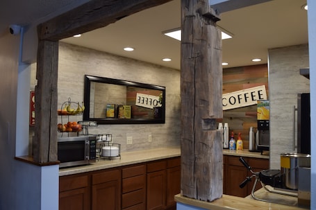 Free daily continental breakfast . Mountain View Hotel