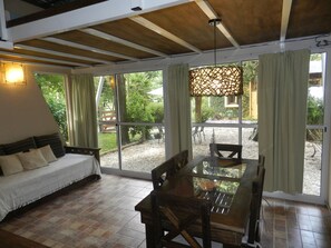 Deluxe Loft, 2 Bedrooms, Garden View | Living room | 32-inch LED TV with cable channels, TV - Cabañas Sol de Abril (Mar del Plata)