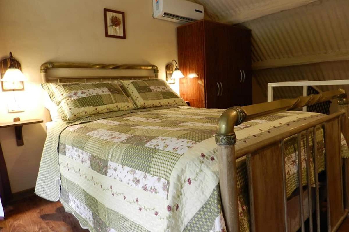 Nhà Duplex có thiết kế đặc sắc, 1 phòng ngủ, phòng tắm riêng | Bộ đồ giường cao cấp, nệm có lớp đệm bông, két bảo mật tại phòng