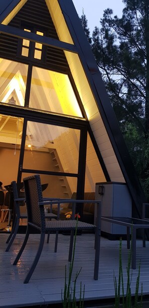 Bungalow de diseñador, 2 habitaciones | Ropa de cama de alta calidad y camas con pillow-top 