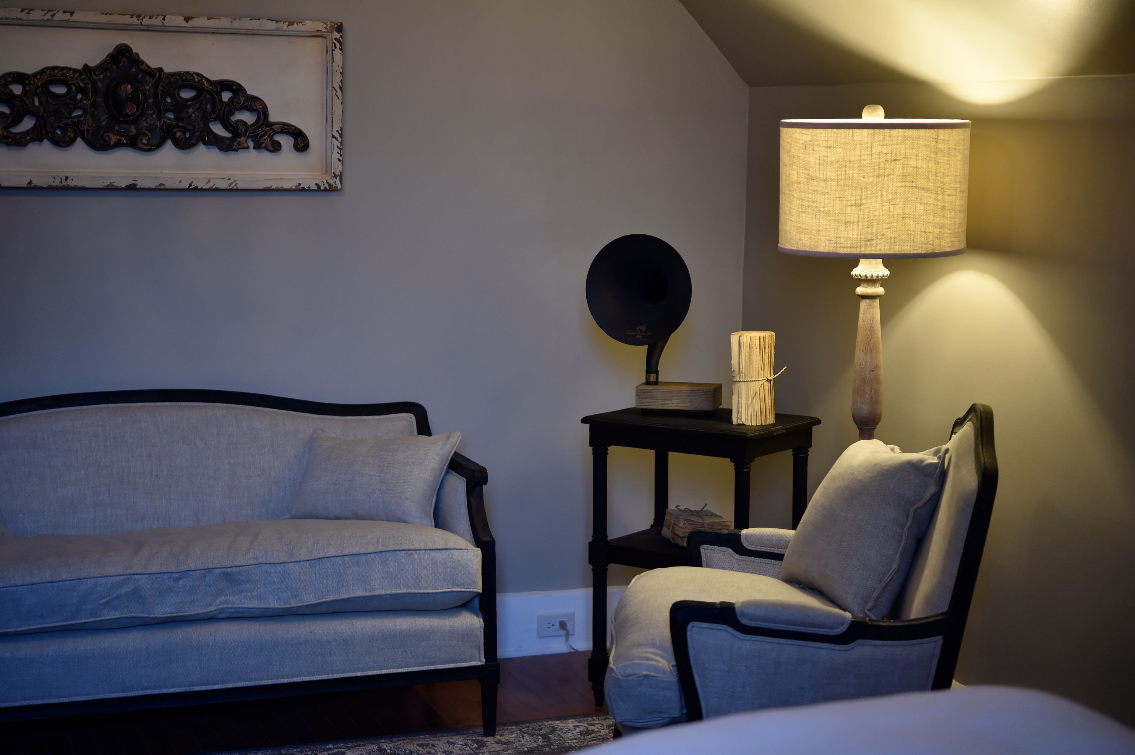 grand comfort room, 1 queen bed ( #7 ) | living area | flat-screen tv, dvd player, ipod dock