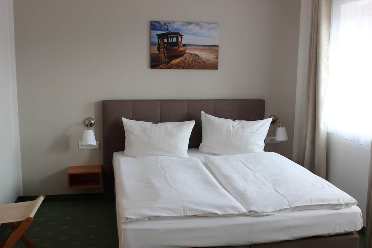 Double Room | Living area | Flat-screen TV