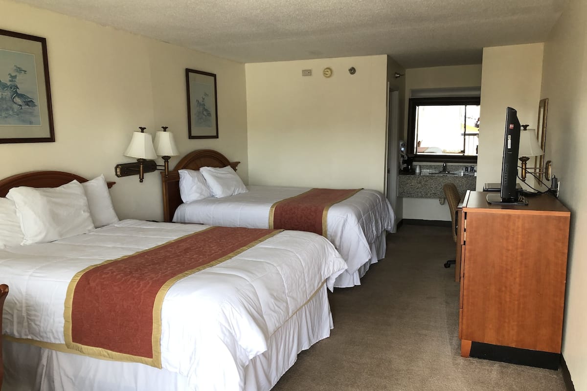 Desk, iron/ironing board, rollaway beds, free WiFi