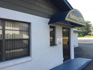 Property entrance - Sebring Inn (Sebring)