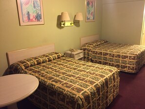 Tweepersoonskamer, 2 tweepersoonsbedden, niet-roken | Gratis wifi, beddengoed