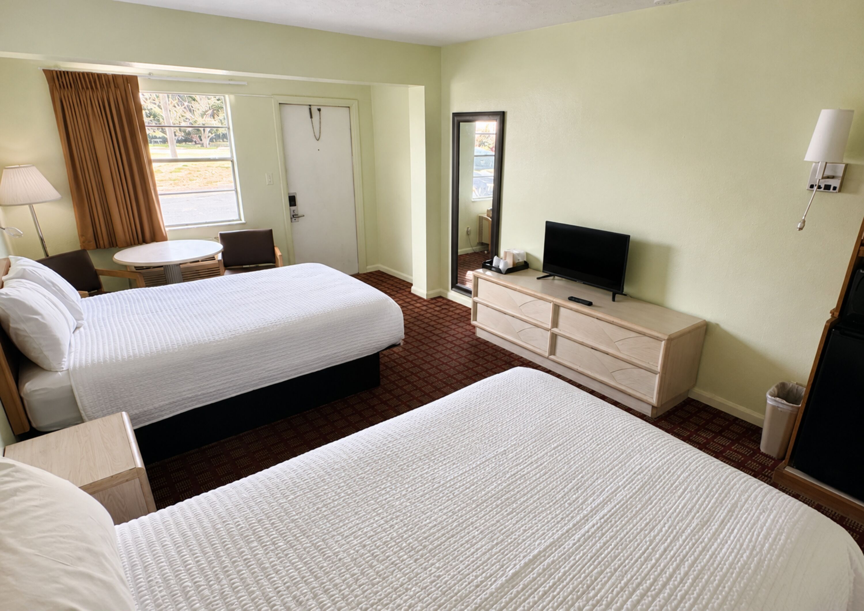 Tweepersoonskamer, 2 tweepersoonsbedden, niet-roken | Gratis wifi, beddengoed