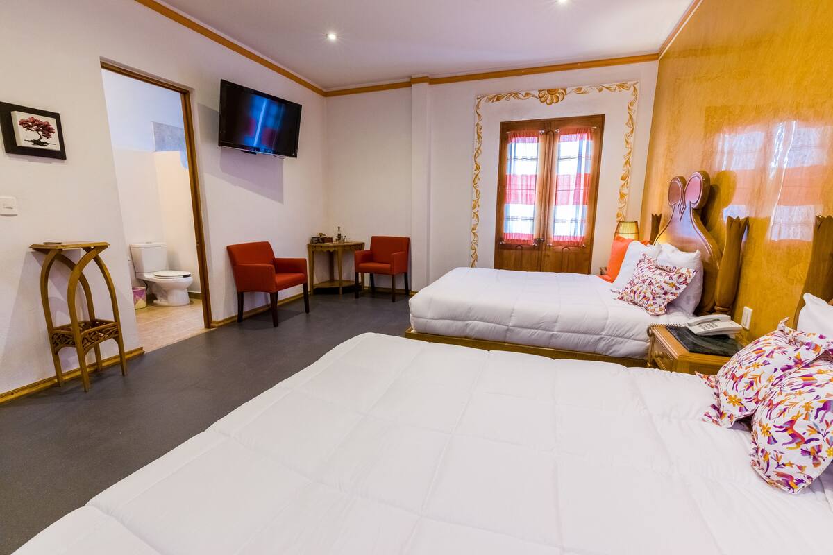 Suite | In-room safe, desk, WiFi (free)