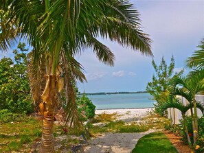 Beach nearby - Avalon (Hope Town)