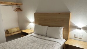 Standard Room | In-room safe, desk, iron/ironing board (on request), WiFi (free) - Hotel Posada Real (Lagos de Moreno)