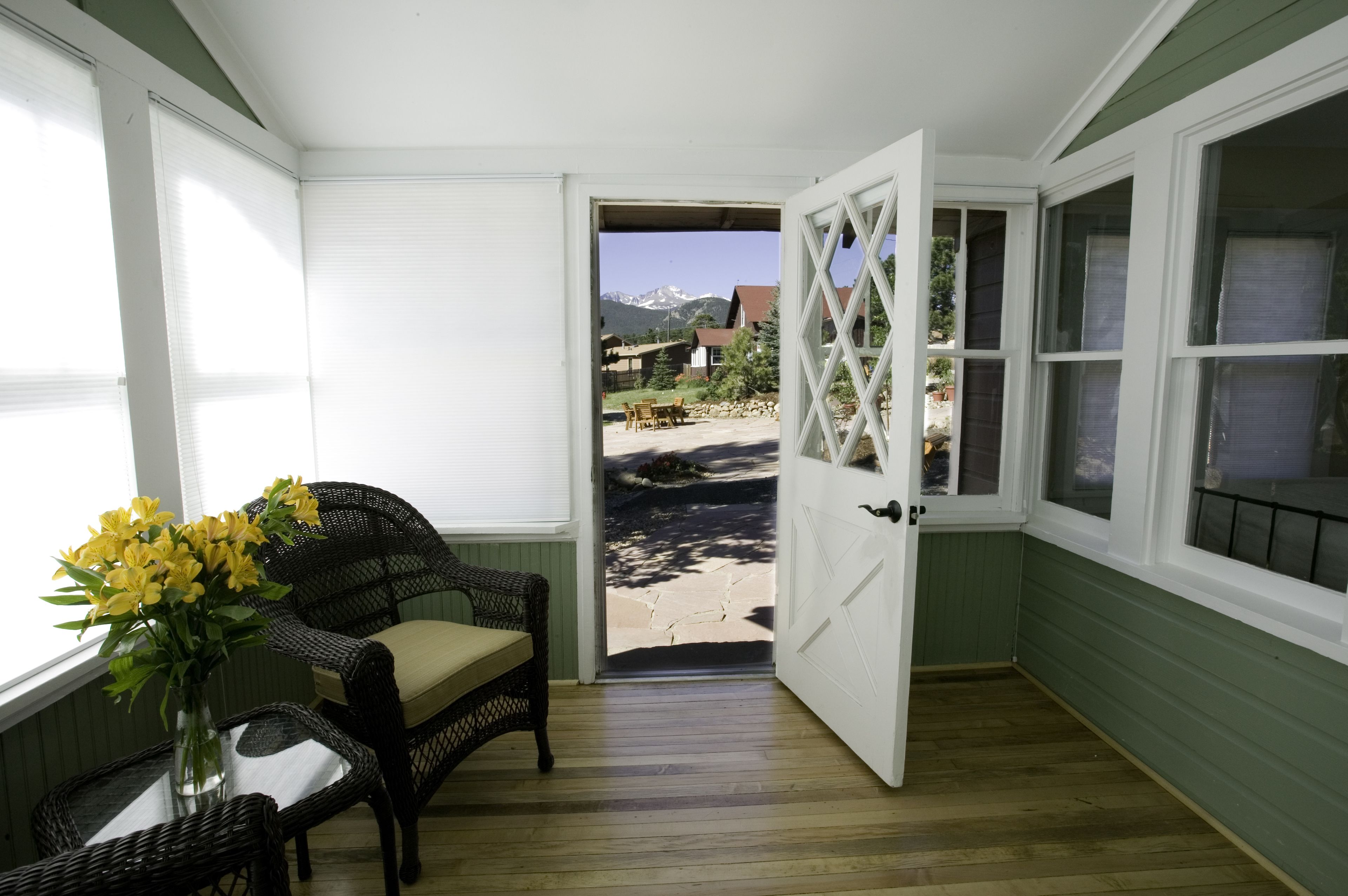 Bighorn Cottage | ห้องพักตกแต่งอย่างมีเอกลักษณ์, เตารีด/โต๊ะรีดผ้า, เปล/เตียงเด็กอ่อน