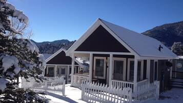 Fern Lake Cottage | Individually decorated, iron/ironing board, cots/infant beds, free WiFi