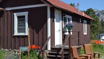 Chickadee Cottage | Exterior