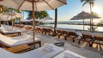Indoor pool, 3 outdoor pools, pool umbrellas, sun loungers