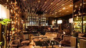 6 bars/lounges, 3 swim-up bars, 3 poolside bars, 2 beach bars