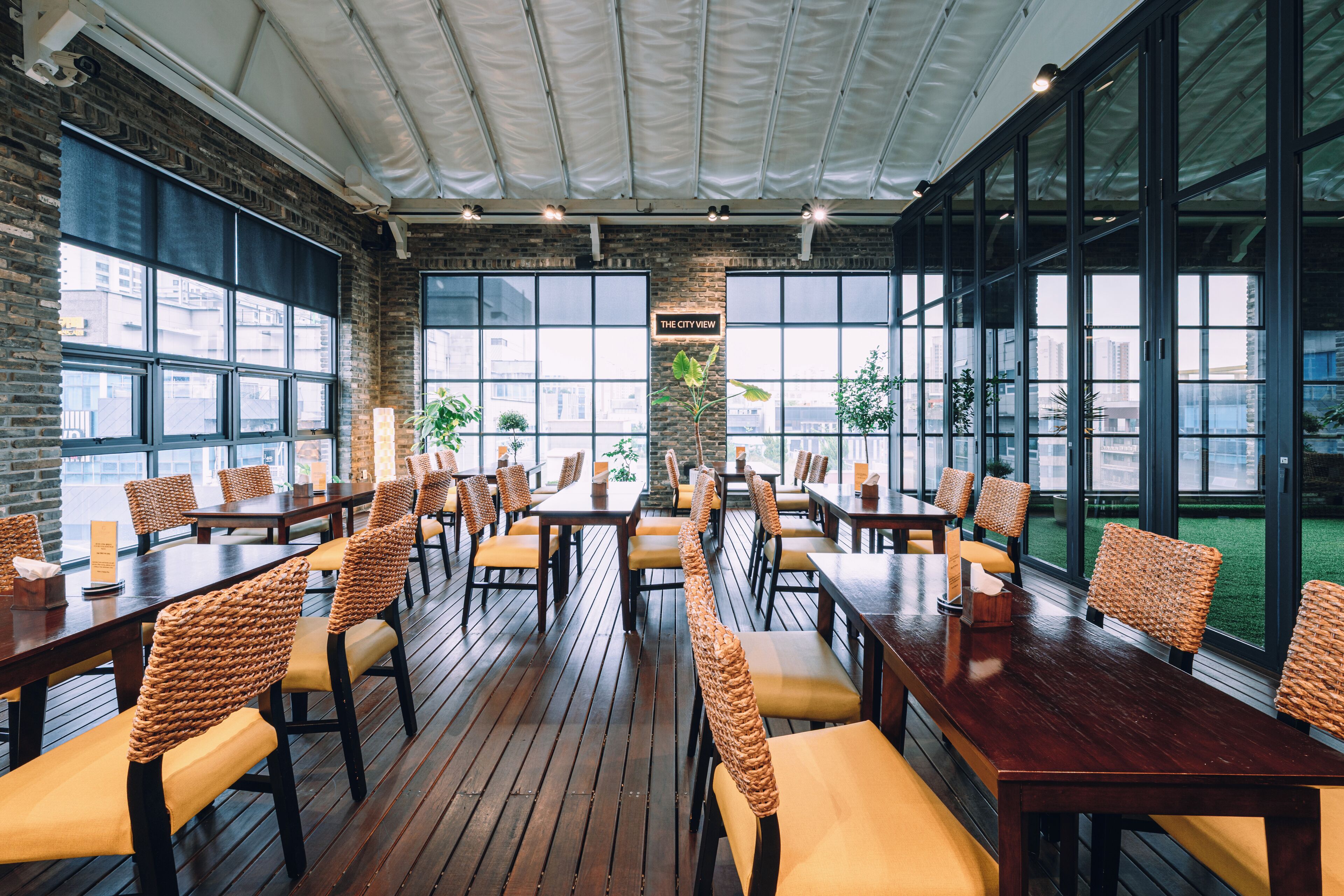 daily buffet breakfast for a fee