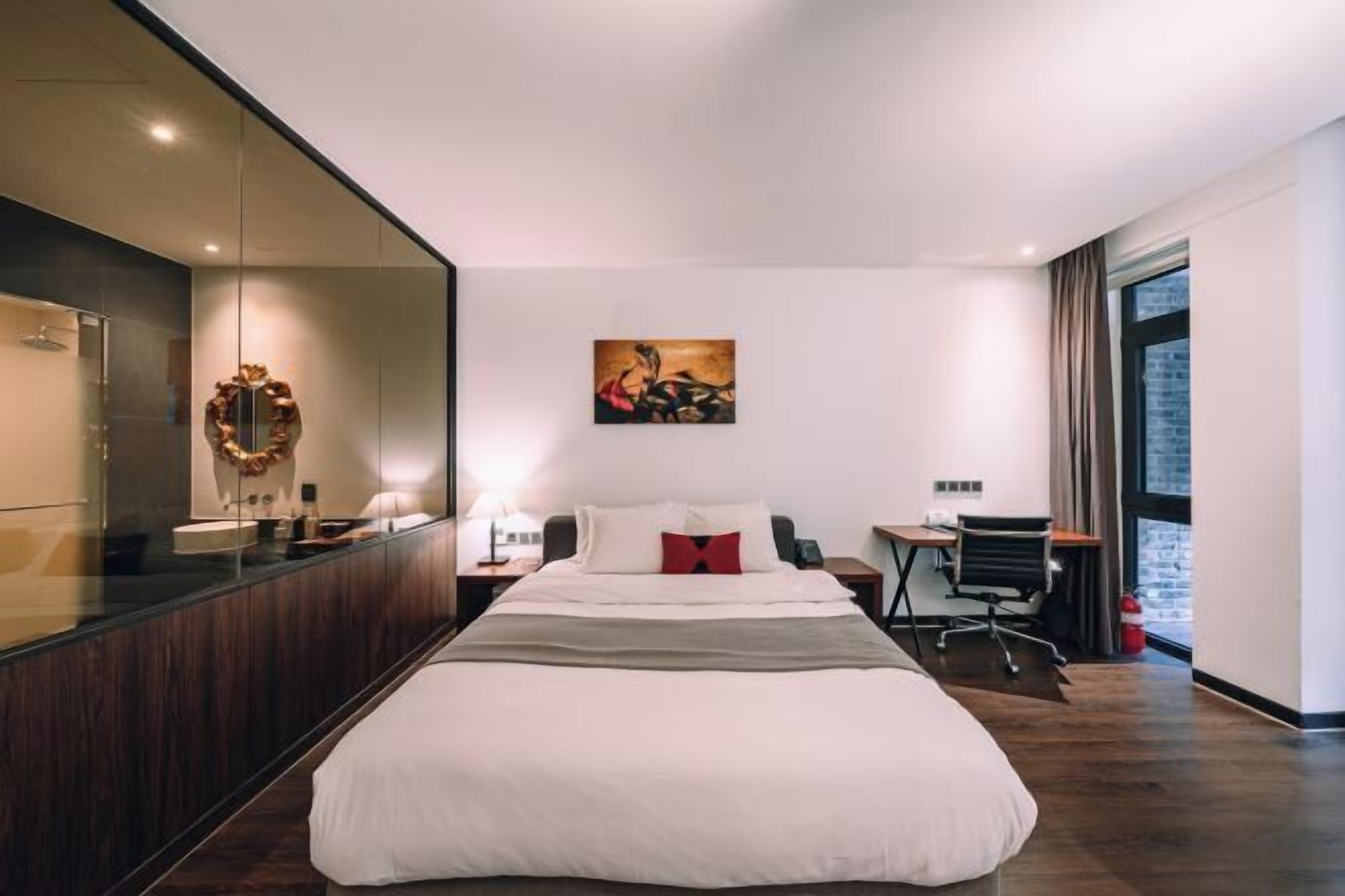 In-room safe, individually decorated, individually furnished, desk