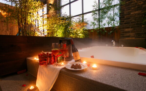 Bañera con ducha, bañera profunda, artículos de tocador de diseñador