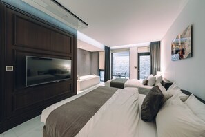 Family Garden Twin | 客房內保險箱、獨特裝潢、布置獨特、書桌