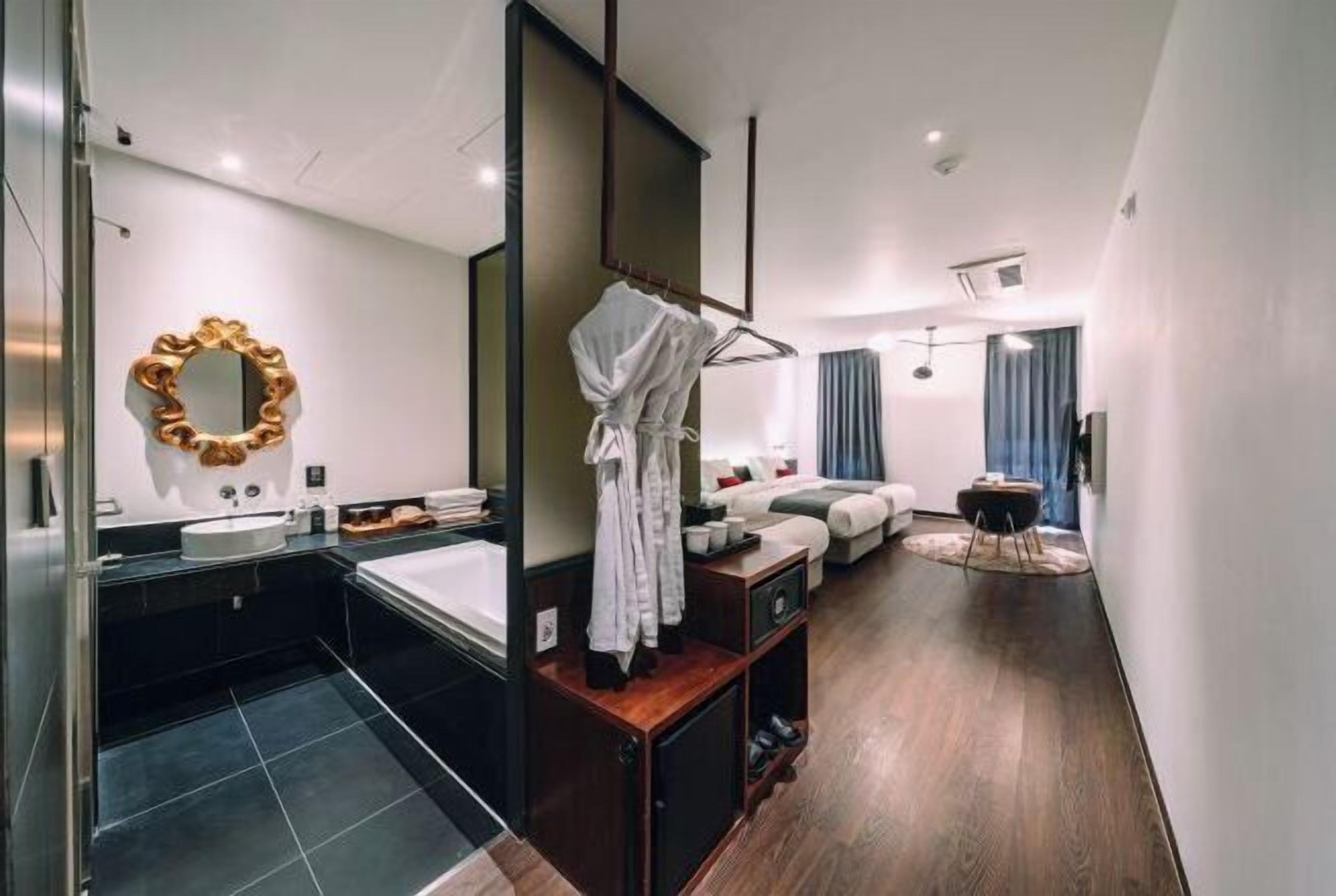 In-room safe, individually decorated, individually furnished, desk