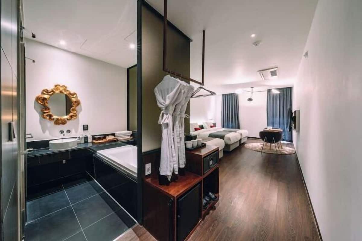 In-room safe, individually decorated, individually furnished, desk