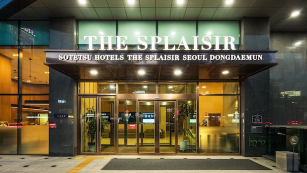 The entrance of The Slaisir hotel with a modern glass facade and illuminated signage. - Sotetsu Hotels The Splaisir Seoul Dongdaemun (Seoul)